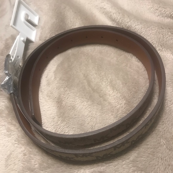 Michael Kors Reversible Logo Leather Belt - Picture 5 of 8